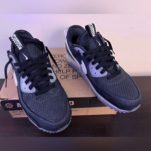 Men’s size 9 Nike AirMax Terrascape 90